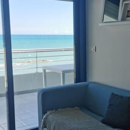 Appartamento Sul Mare 泰尔莫利 外观 照片