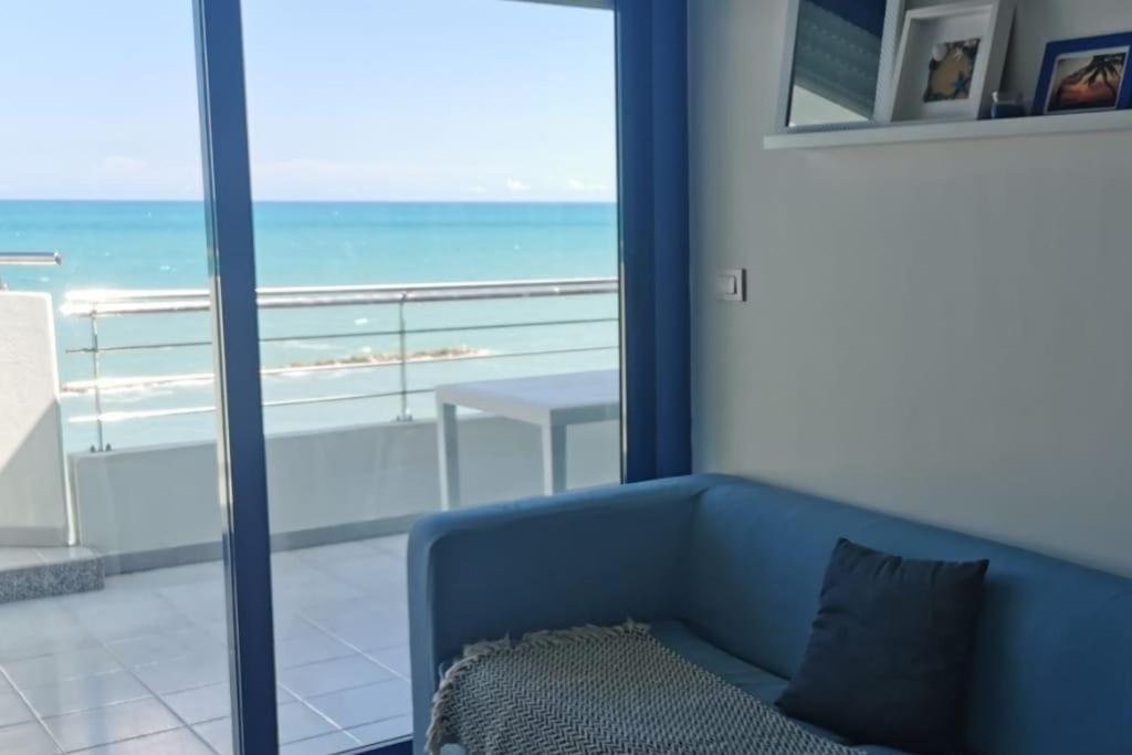 Appartamento Sul Mare 泰尔莫利 外观 照片